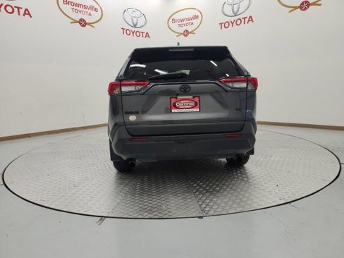 Used 2022 Toyota RAV4 LE FWD image 7