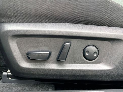 Used 2023 Nissan Rogue SV image 35