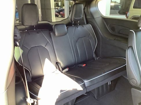 New 2026 Chrysler Pacifica Limited image 35