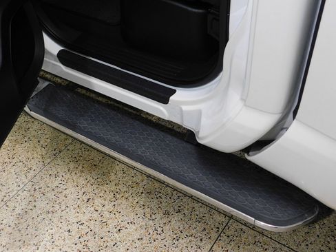 Used 2017 Nissan Titan SV image 63