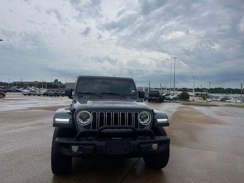 Used 2025 Jeep Wrangler Unlimited Sahara AWD/4WD image 4