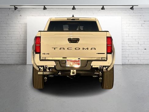 Used 2025 Toyota Tacoma TRD Sport w/ TRD Sport Upgrade Package image 5