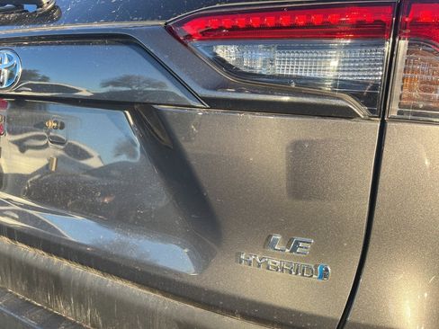 Used 2024 Toyota RAV4 LE image 7