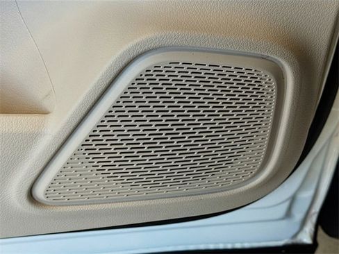 Certified 2025 Mercedes-Benz GLB 250 4MATIC image 18