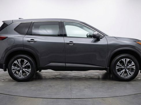 Used 2025 Nissan Rogue SV FWD image 11