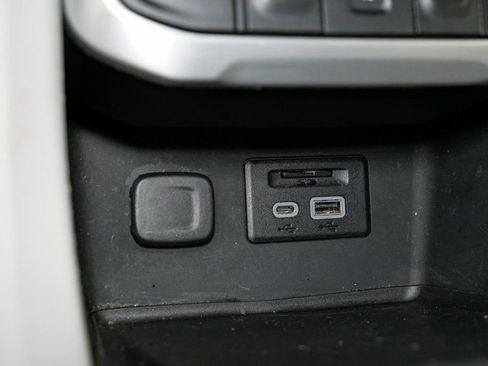 Used 2023 GMC Acadia SLT image 19