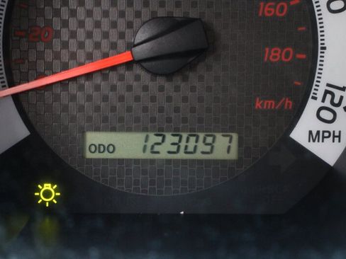 Used 2011 Toyota Tacoma 2WD Regular Cab image 6