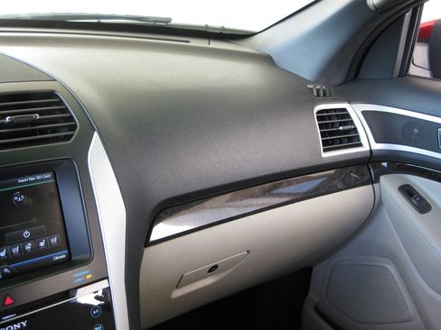 Used 2013 Ford Explorer Limited image 19