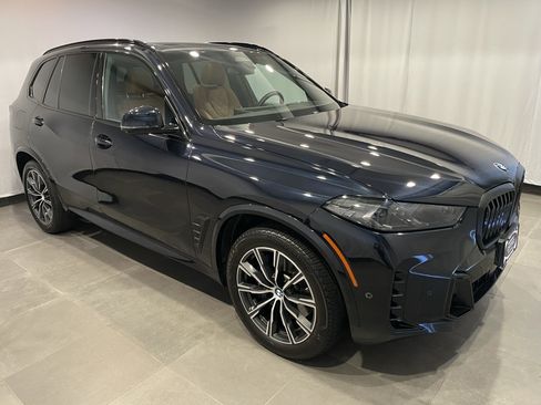 Used 2024 BMW X5 xDrive40i w/ M Sport Package AWD/4WD image 3