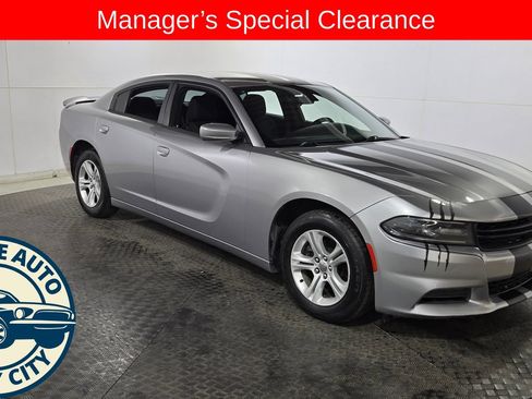 Used 2018 Dodge Charger SXT RWD image 1