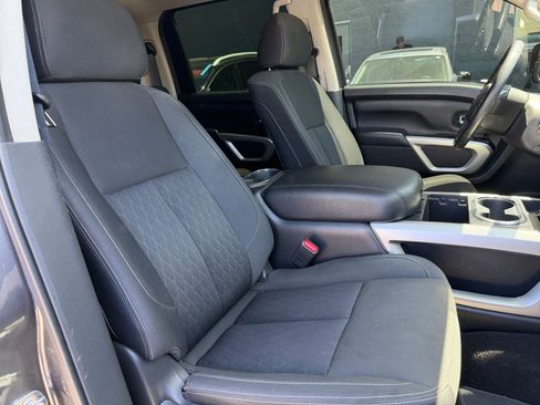 Used 2019 Nissan Titan SV w/ SV Convenience Package RWD image 29