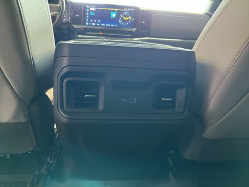 Used 2024 Chevrolet Silverado 1500 LT w/ Z71 Off-Road Package AWD/4WD image 14