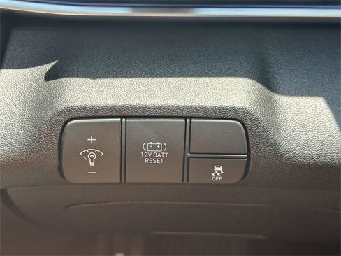 New 2025 Hyundai Elantra Limited image 31