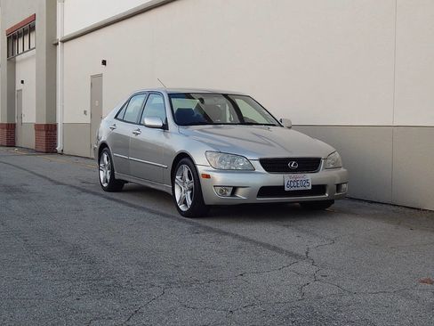 Used 2002 Lexus IS 300 image 1