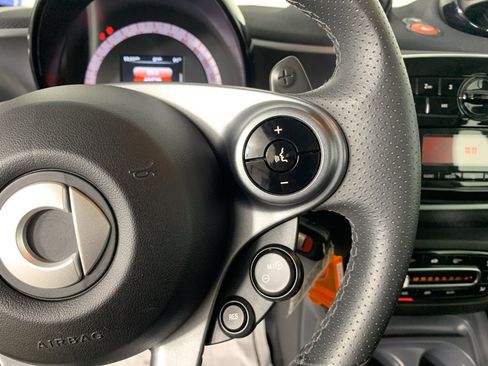 Used 2016 smart fortwo Prime RWD image 19