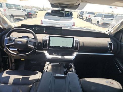 Used 2025 Ford Expedition Platinum AWD/4WD image 8