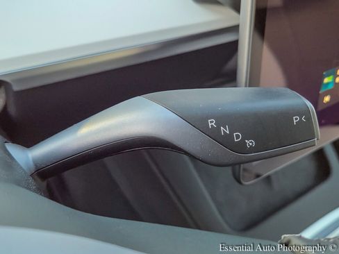 Used 2023 Tesla Model Y Long Range image 25