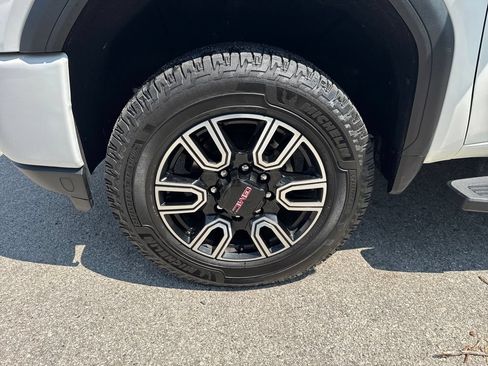 Used 2021 GMC Sierra 2500 AT4 w/ AT4 Preferred Package AWD/4WD image 11