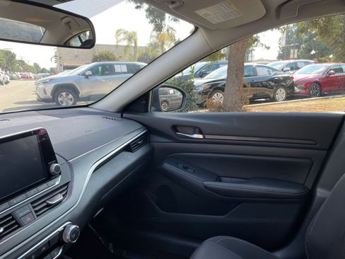 Used 2025 Nissan Altima 2.5 SV image 31