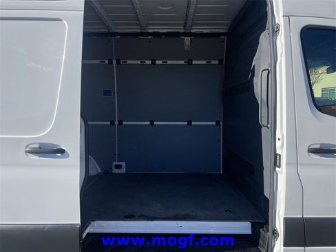 Used 2025 Mercedes-Benz Sprinter 2500 image 22