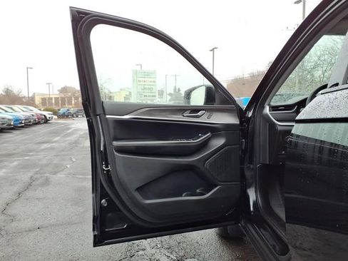 Certified 2023 Jeep Grand Cherokee Limited w/ Black Appearance Package image 24