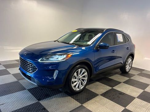 Used 2022 Ford Escape Titanium w/ Titanium Elite Package AWD/4WD image 3