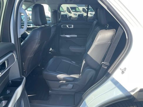 Used 2022 Ford Explorer XLT w/ Equipment Group 202A AWD/4WD image 10