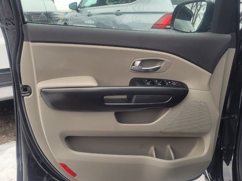 Used 2018 Kia Sedona L image 10