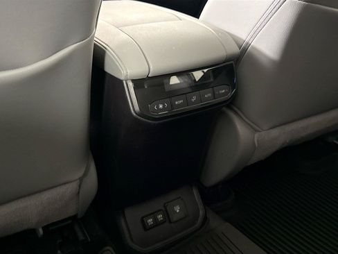 Used 2021 Toyota Highlander Limited FWD image 36