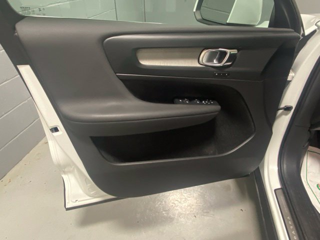 Used 2024 Volvo XC40 B5 Core AWD/4WD image 6