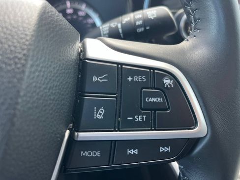 Used 2024 Toyota Highlander LE AWD/4WD image 14