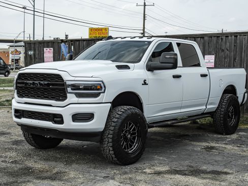 Used 2023 RAM 2500 Tradesman image 1