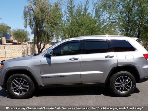 Used 2017 Jeep Grand Cherokee Limited AWD/4WD image 5