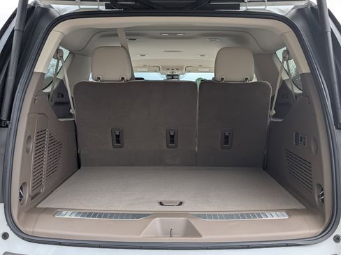 Used 2024 GMC Yukon XL Denali w/ Advanced Technology Package image 19