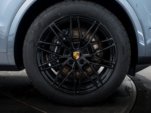Certified 2026 Porsche Cayenne AWD/4WD image 11