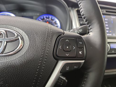 Used 2017 Toyota Highlander Limited Platinum image 18