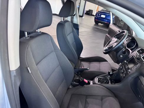 Used 2012 Volkswagen Golf TDI image 11