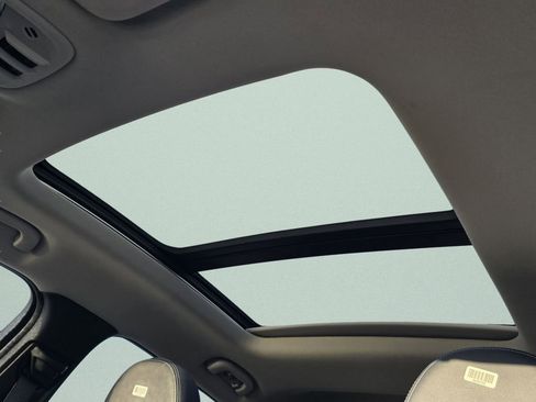 Used 2022 Chevrolet Bolt EUV Premier w/ Launch Edition image 4