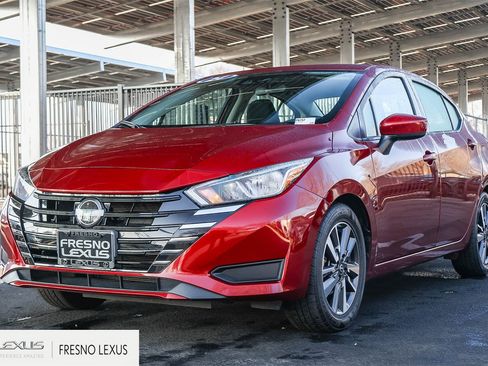 Used 2024 Nissan Versa SV image 3