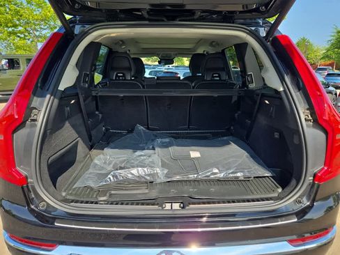 Used 2024 Volvo XC90 B5 Core w/ Protection Package Premier image 7