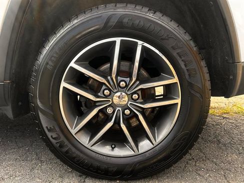 Used 2017 Jeep Grand Cherokee Limited AWD/4WD image 32
