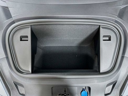 New 2025 Porsche Taycan image 32