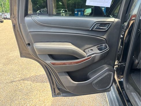 Used 2017 GMC Yukon SLT w/ Premium Edition AWD/4WD image 33