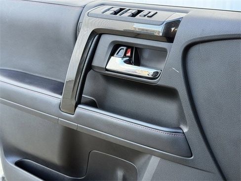 Used 2020 Toyota 4Runner Venture image 22