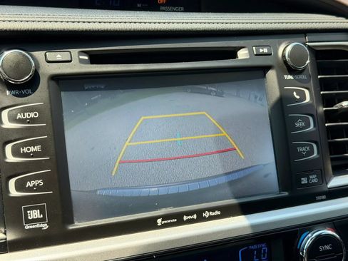 Used 2017 Toyota Highlander Limited AWD/4WD image 11