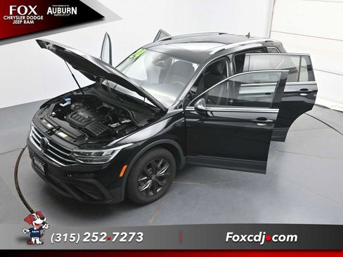 Used 2024 Volkswagen Tiguan SE w/ Panoramic Sunroof Package AWD/4WD image 37