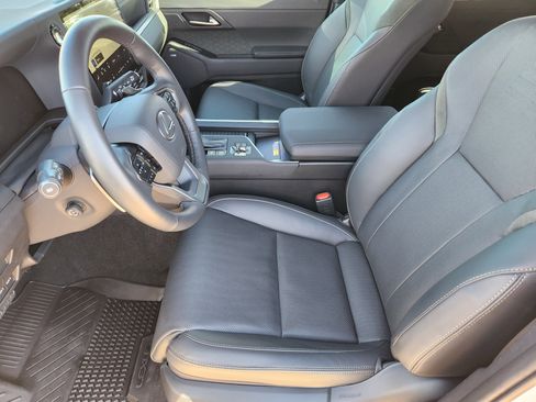 Used 2025 Lexus GX 550 image 17