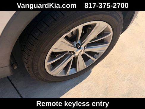 Used 2018 Ford Explorer Limited w/ Equipment Group 301A FWD image 11