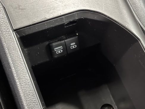 Used 2021 Toyota Camry SE image 24