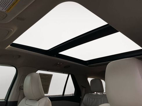 Used 2020 Ford Explorer Platinum w/ Premium Technology Package image 29